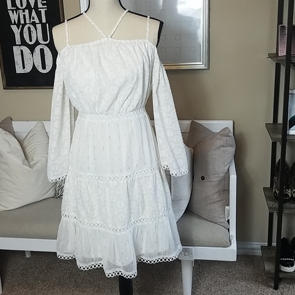 Chelsea & Violet Dresses & Skirts - Chelsea and Violet Ivory & Gold Cold Shoulder (s)S